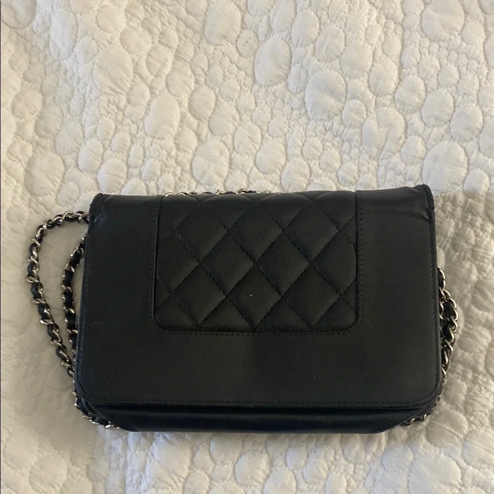 Chic Black Quilted Chain Bag - Picture 3 of 10